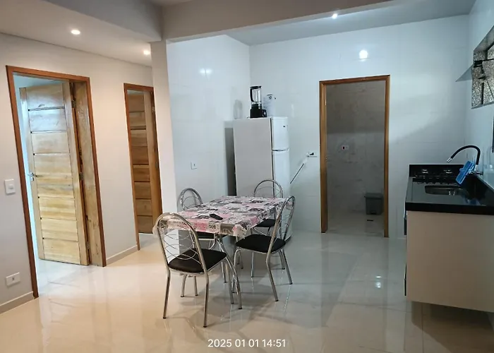 Apartamento pé na areia, praia Ubatuba, 2quartos, inteiro , Wi-fi ,garagem