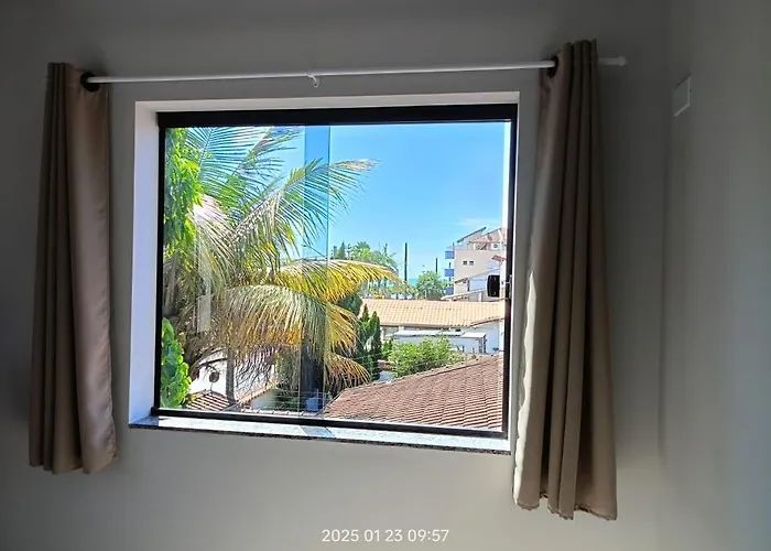 Apartamento pé na areia, praia Ubatuba, 2quartos, inteiro , Wi-fi ,garagem